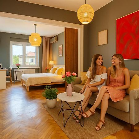 Woodie Studio With Premium Comfort By Piata Unirii Букурещ Екстериор снимка