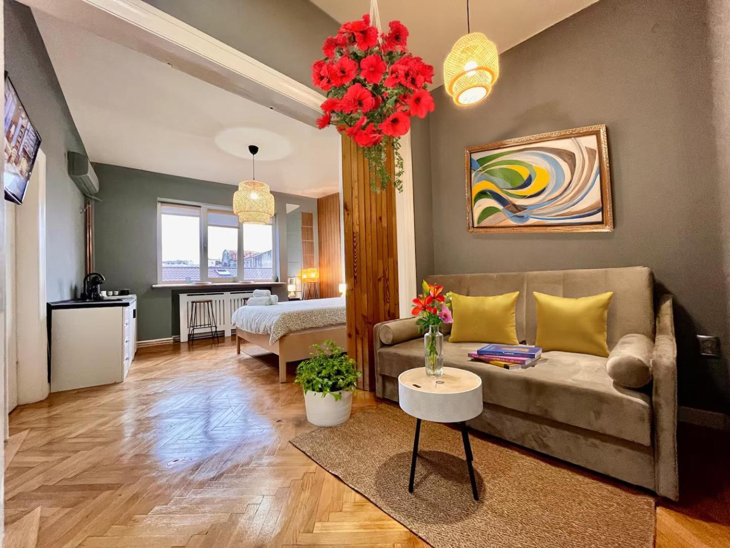 Woodie Studio With Premium Comfort By Piata Unirii Букурещ Екстериор снимка