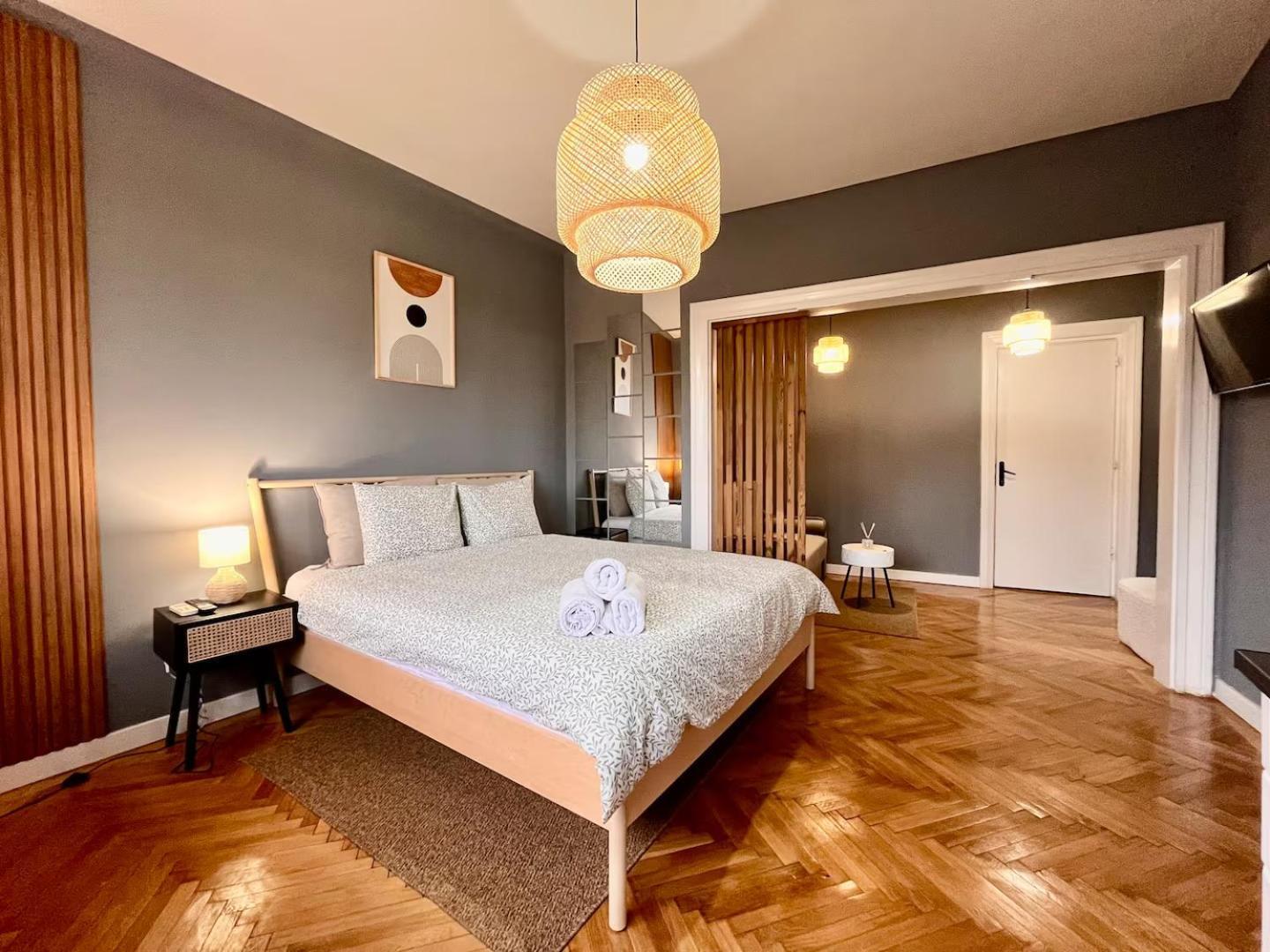 Woodie Studio With Premium Comfort By Piata Unirii Букурещ Екстериор снимка