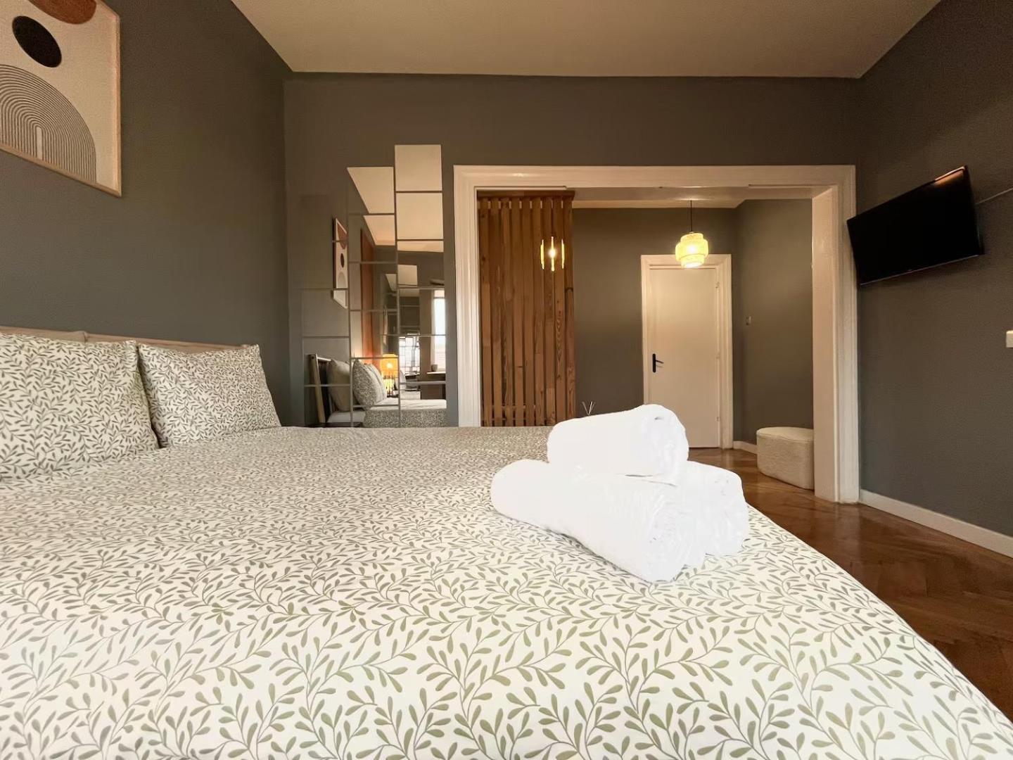 Woodie Studio With Premium Comfort By Piata Unirii Букурещ Екстериор снимка