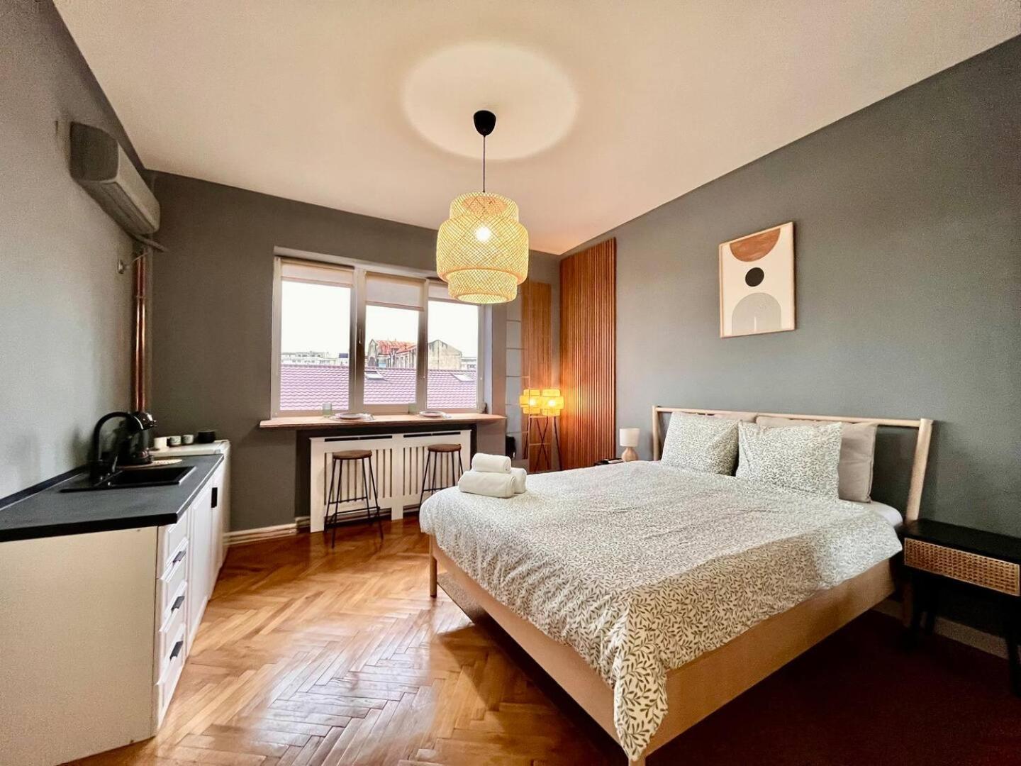 Woodie Studio With Premium Comfort By Piata Unirii Букурещ Екстериор снимка